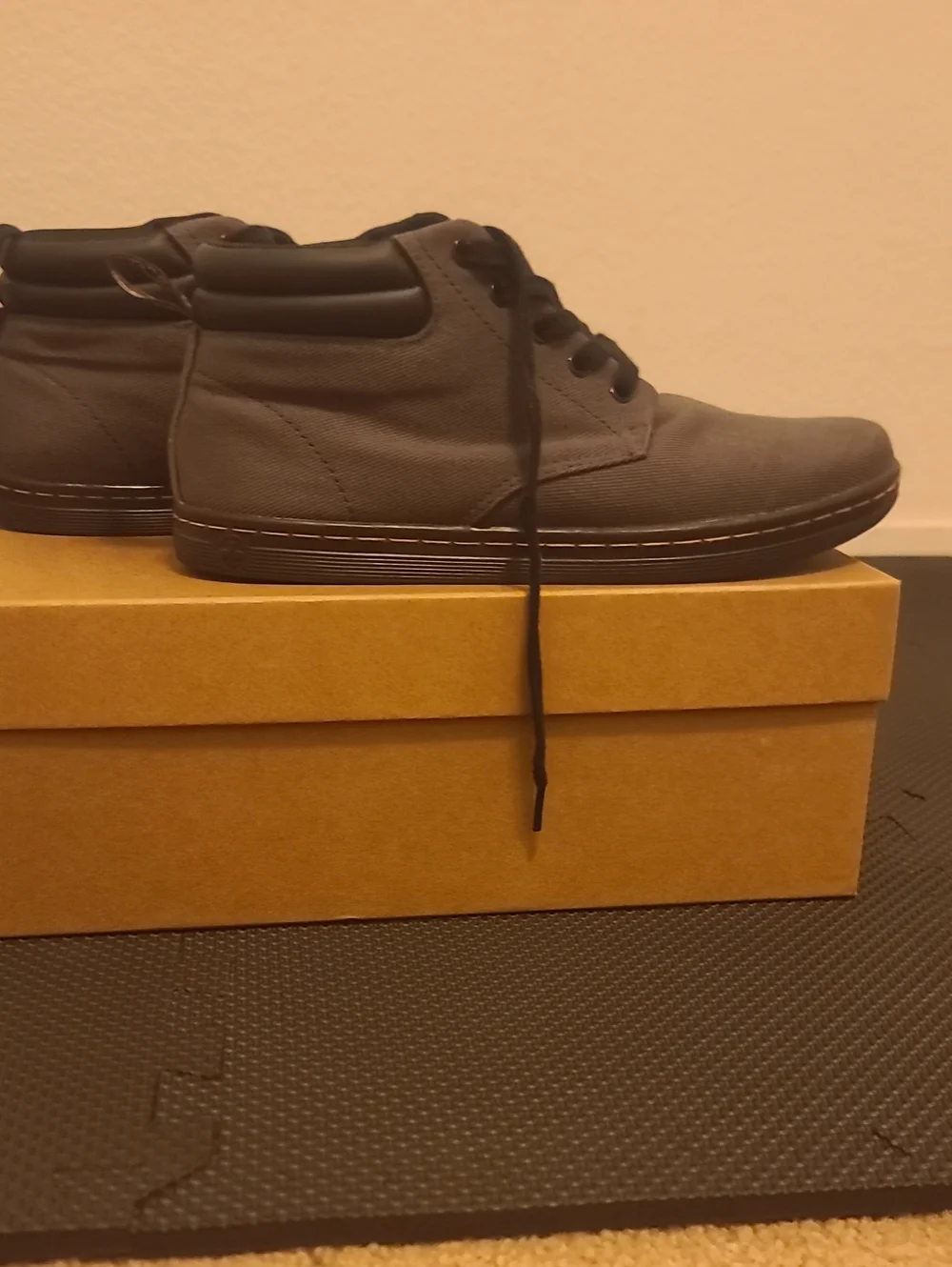 Dr. Martens Maleke Size 10 Chukka